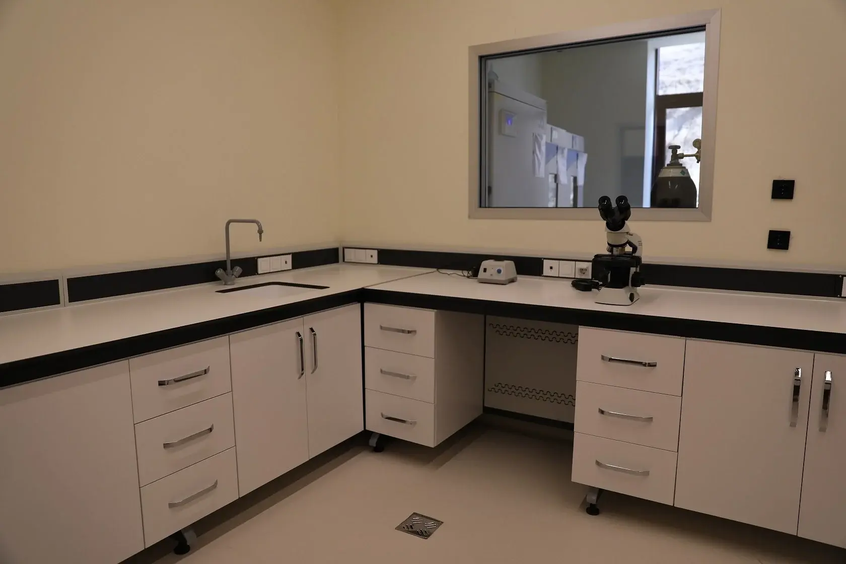 Köşe Tipi Tezgah Modelleri | Laboratuvar Köşe Tezgah Çözümleri